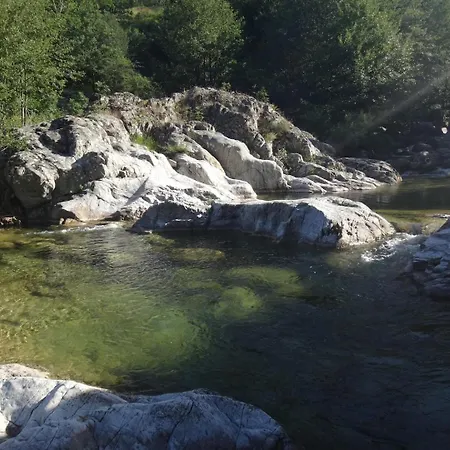 בית כפרי Ecologique Au Bord De L'eau *